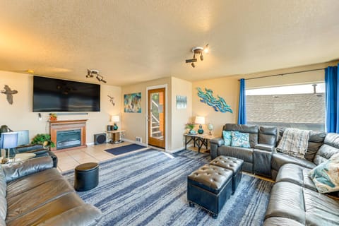 Group Friendly! Rockaway Beach Oasis with Game Room House in Rockaway Beach