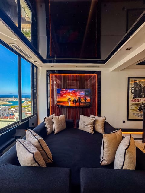 TV and multimedia, Living room, City view, Sea view