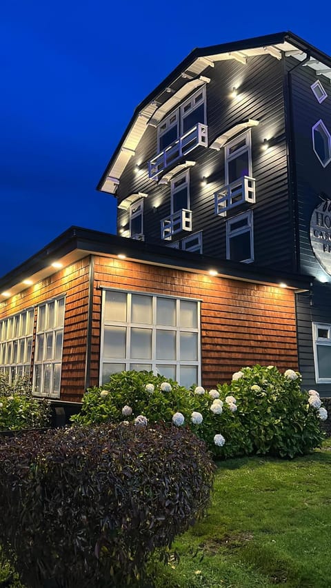 Property building, Spring, Night, Garden