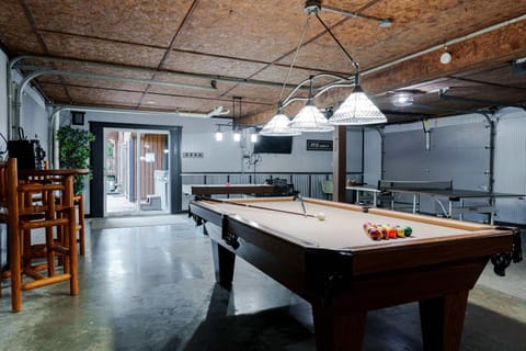 Liberty Lodge Pool & Hot Tub Game Room BBQ House in Ohio