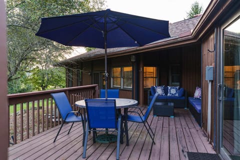 Liberty Lodge Pool & Hot Tub Game Room BBQ House in Ohio