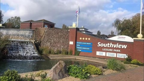 Cozy Family Caravan Skegness Holiday Park Campground/
RV Resort in Skegness