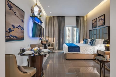 Bed, TV and multimedia, Living room, Photo of the whole room, Seating area, Bedroom