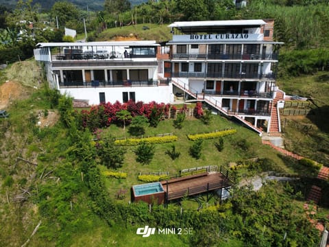 Garden, Business facilities