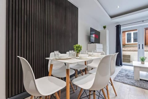 6 Bedrooms 4 Bathrooms House in Great Location House in Banbury