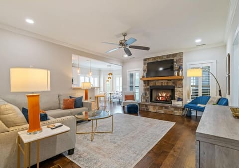 Lakin It Easy Pool Twin Creeks Marina Dry Creek Beach House in Tennessee