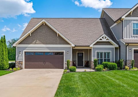 Lakin It Easy Pool Twin Creeks Marina Dry Creek Beach House in Tennessee
