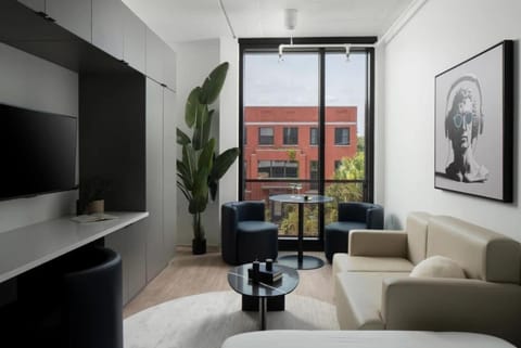 Communal lounge/ TV room, TV and multimedia, Seating area