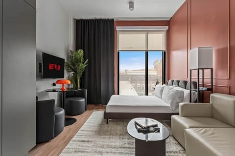 Bed, TV and multimedia, Photo of the whole room, Seating area, Bedroom