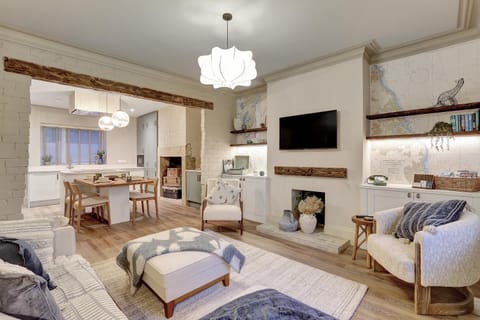 Kitchen or kitchenette, Living room, Dining area