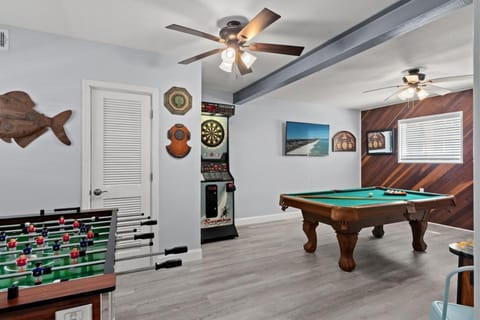 Poseidons Palace waterfront paradise with private pool and hottub House in Lower Grand Lagoon