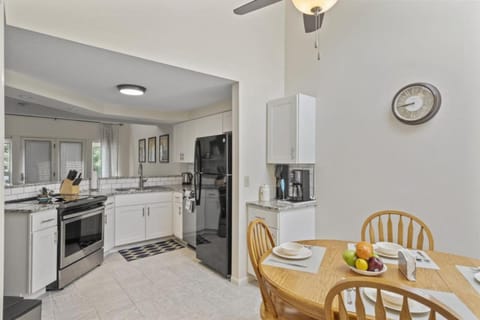 Lakeview Escape - Beach Access & Balcony Views House in Paugus Bay