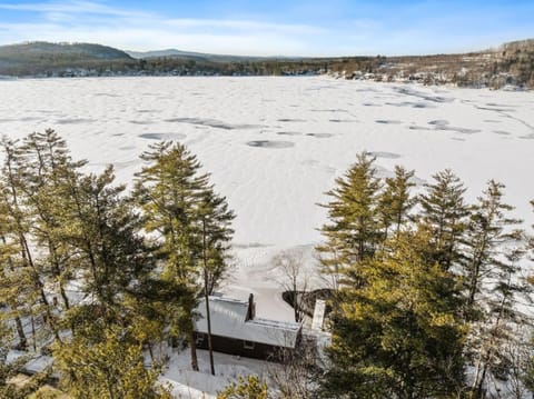 Spacious Waterfront Retreat on Merrymeeting Lake House in Merrymeeting Lake