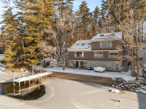 Spacious Waterfront Retreat on Merrymeeting Lake House in Merrymeeting Lake