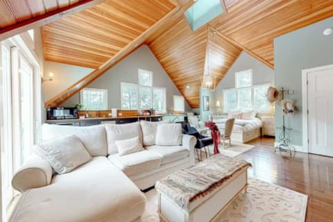 The Spa Loft at Crescent Lake Apartment in Wolfeboro