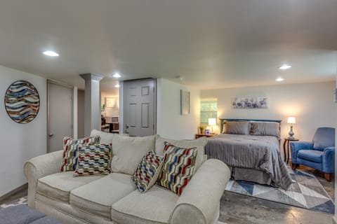 Living room, Photo of the whole room, Seating area