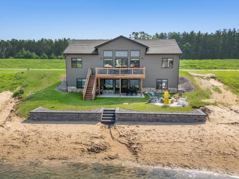 Property building, Patio, Day, Activities, Game Room, Bathroom, Kitchen or kitchenette, Living room, Beach, Family, laundry, washing machine, kitchen