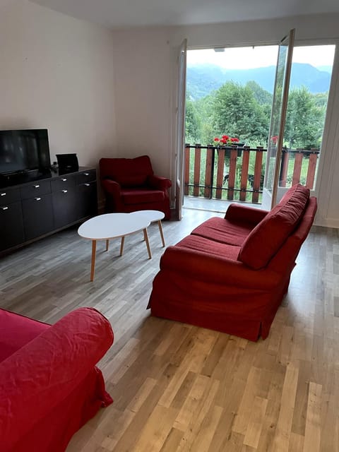 Communal lounge/ TV room, TV and multimedia, View (from property/room), Balcony/Terrace, Living room, Seating area