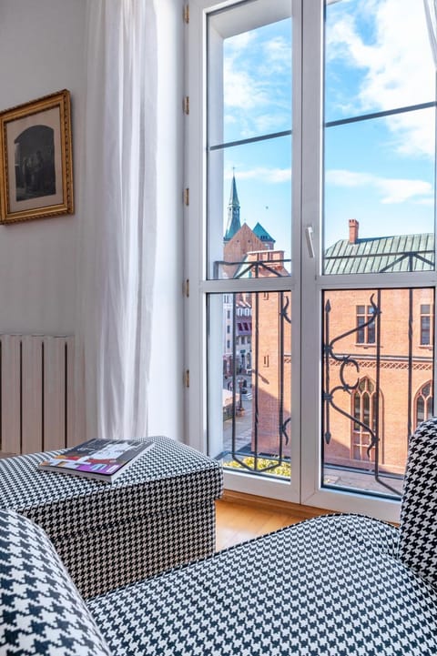 Horyzont Apartamenty- Apartament Ratuszowy- stylowy apartament dla 6 osób w samym sercu starówki Apartment in West Pomeranian Voivodeship, Poland