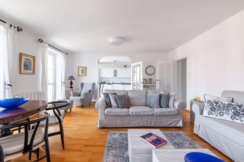 Horyzont Apartamenty- Apartament Ratuszowy- stylowy apartament dla 6 osób w samym sercu starówki Apartment in West Pomeranian Voivodeship, Poland