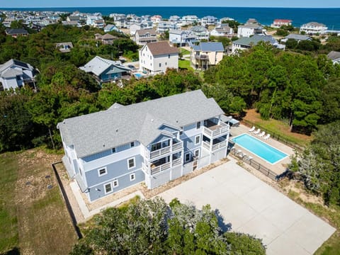 Angels' Abode - Corolla Village, 900 Ft to Beach Access, Elevator, Pool, Tiki Bar, Rec Room, Pool Table House in Corolla