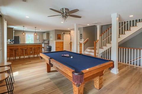 Angels' Abode - Corolla Village, 900 Ft to Beach Access, Elevator, Pool, Tiki Bar, Rec Room, Pool Table House in Corolla