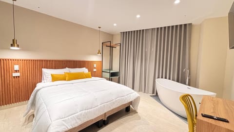 Hot Tub, Bedroom