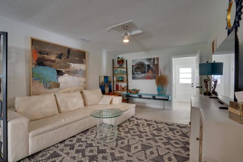Steps to Gulf Updated Duplex in Redington Shores! House in North Redington Beach