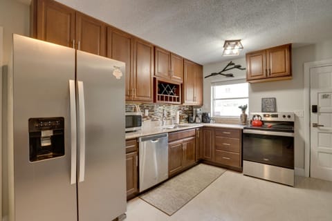 Steps to Gulf Updated Duplex in Redington Shores! House in North Redington Beach