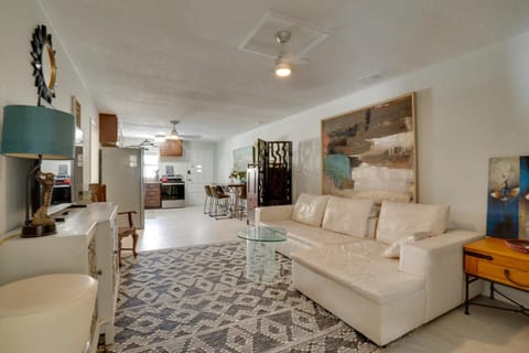 Steps to Gulf Updated Duplex in Redington Shores! House in North Redington Beach