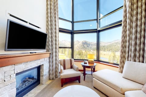 Everline Resort & Spa 810 Apartment in Palisades Tahoe (Olympic Valley)