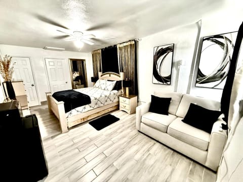 Bed, Photo of the whole room