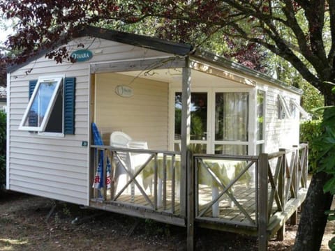 Mobil-home 6 personnes avec terrasse à Naucelle - API-1-52-415 Campground/ 
RV Resort in Auvergne-Rhône-Alpes