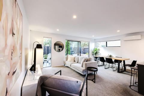 Living room, Dining area, air conditioner