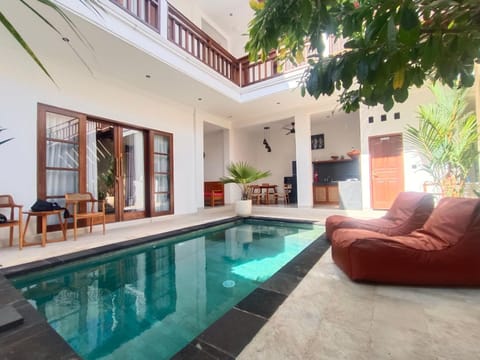 Property building, Balcony/Terrace, Balcony/Terrace, Kitchen or kitchenette, Swimming pool, minibar, kitchen, kitchen