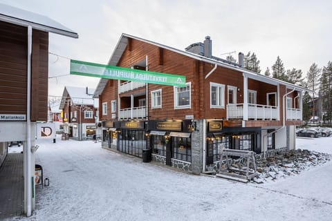 Property building, Day, Neighbourhood, Winter, Street view, Location
