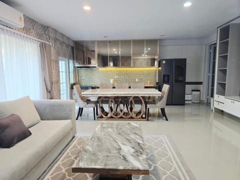 Living room, Dining area