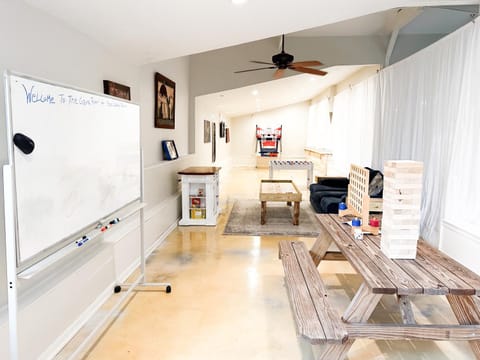 24 ppl! Hot Tubs, Pool, Firepits 3 Homes, Venue House in Lake Travis