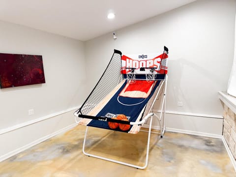 24 ppl! Hot Tubs, Pool, Firepits 3 Homes, Venue House in Lake Travis