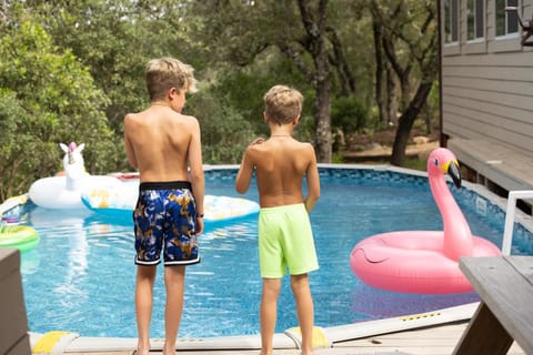 24 ppl! Hot Tubs, Pool, Firepits 3 Homes, Venue House in Lake Travis