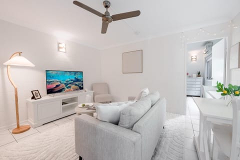 TV and multimedia, Living room, Dining area