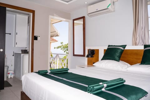 Bed, Photo of the whole room, Bedroom, air conditioner