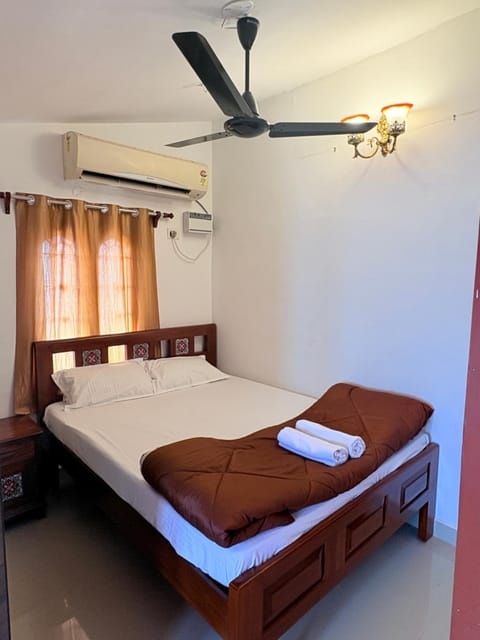 Bed, Bedroom, towels, air conditioner