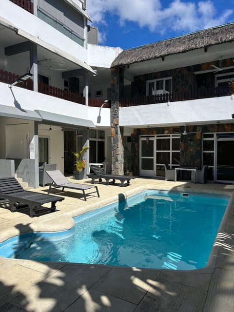 Property building, Day, Pool view, Swimming pool, sunbed
