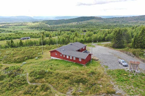 Property building, Day, Neighbourhood, Natural landscape, Bird's eye view, Mountain view