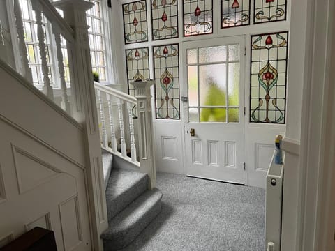 Spacious 7-Bedroom Victorian House House in Walsall