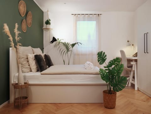Bedroom, wardrobe