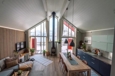 TV and multimedia, Living room, Mountain view, Sea view, fireplace, kitchen