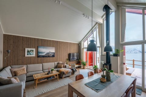 Living room, Dining area, Mountain view, Sea view, fireplace