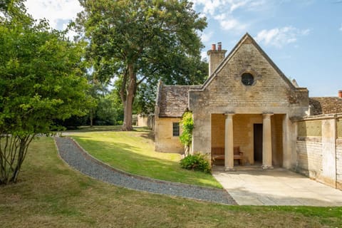 Property building, Day, Natural landscape, Garden